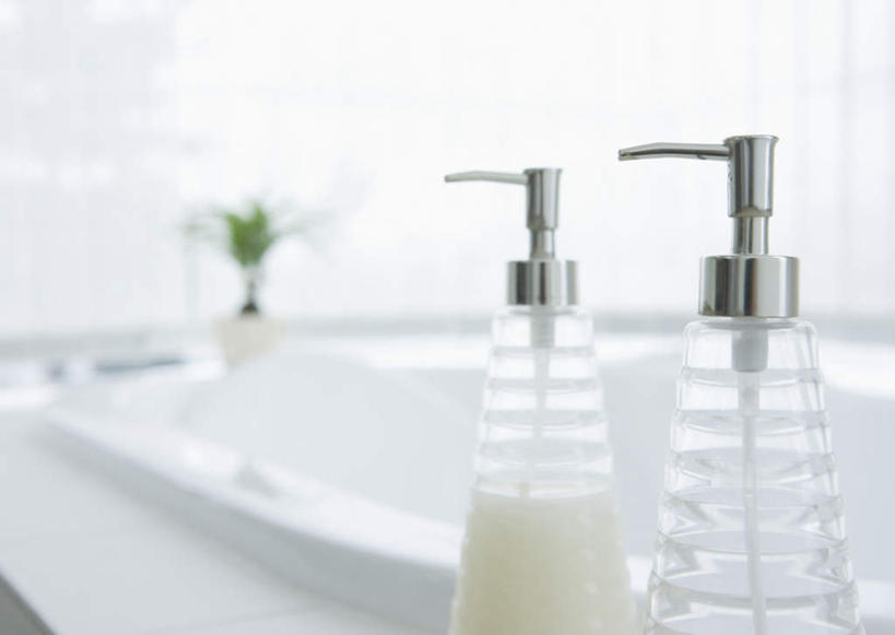 无人,家,横图,室内,白天,正面,植物,别墅,家具,卫生间,洗手间,装修,建筑,欧式,护肤,装饰,罐子,盆栽,洗发水,房屋,屋子,公寓,盆景,豪华,建设,现代,装潢,洋房,楼房,住宅,玻璃制品,两个,绿色,自然,玻璃瓶,瓶子,室内装潢,浴缸,清洁,保养,享受,休闲,洗发液,放松,保健,生长,成长,洗发露,样板房,明亮,舒适,家居装潢,护肤品,香波,护肤用品,舒缓,房屋设计,地中海风格,古典风格,简约风格,卫浴设备,室内设计,宽敞,去污,控油,样板房装潢,水管装置,设计,淋浴房,彩图,冲凉房,房子,沐浴间,沐浴室,洗发精,洗发香波