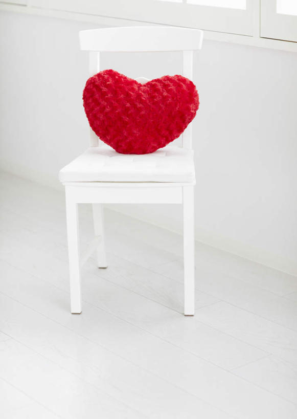 无人,竖图,室内,特写,白天,正面,爱情,窗户,靠垫,静物,椅子,爱心,木椅,墙,靠枕,地面,浪漫,玻璃窗,墙壁,墙面,一个,红色,垫子,枕头,温暖,温馨,心形,恩爱,单个,摆放,和睦,心型,彩图,融洽