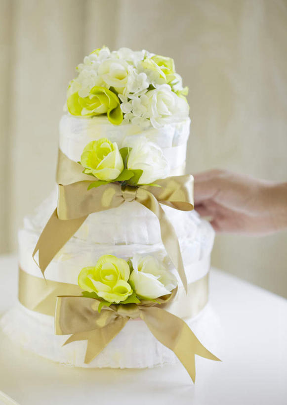 西方人,手,一个人,竖图,室内,特写,白天,正面,爱情,幸福,纯洁,热情,桌面,桌子,玫瑰,礼盒,礼物,欧洲,欧洲人,仅一个年轻女性,仅一个女性,仅一个人,握,朦胧,模糊,盛开,木制,丝绸,丝带,纸盒,玫瑰花,缎带,浪漫,拿,花蕾,拿着,绸带,盒子,花,花瓣,花朵,鲜花,绿色,包装盒,蝴蝶结,木制品,礼品盒,花苞,花蕊,温暖,温馨,手部,恩爱,握着,礼品,捆绑,单手,和睦,感动,尊敬,绑缚,天真,刺玫花,徘徊花,年轻女性,女人,女性,白种人,半身,彩图,绿玫瑰,融洽