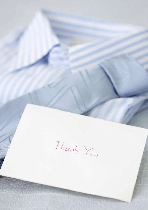 无人,竖图,俯视,室内,特写,白天,衬衫,静物,礼物,父亲节,节日,庆祝,英文,标志,文字,字符,字母,贺卡,领带,祝福,文化,标识,卡片,庆典,礼品,信件,摆放,纪念,英文字母,放置,礼仪,祝愿,彩图,高角度拍摄,衬衣