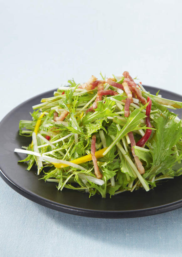 无人,餐厅,竖图,俯视,室内,特写,白天,烹饪,餐桌,桌子,芹菜,蔬菜,餐具,叶子,一堆,许多,切开,堆叠,堆积,新鲜,碟子,盘,生菜,调料,酱料,酱汁,肉,日本料理,料理,食品,绿叶,调味品,切块,调味料,肉丝,切丝,菜肴,美食,肉类,桌布,食物,盘子,碟,日式料理,切,日式,嫩叶,佳肴,有机食品,绿色食品,餐台,堆,剖面,肉食,切面,叶,叶片,药芹,水芹,旱芹,彩图,高角度拍摄,餐馆,饭店,饭馆