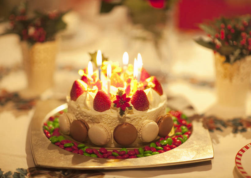 点心,无人,横图,俯视,室内,特写,白天,餐桌,桌子,草莓,浆果,餐具,蜡烛,水果,阴影,朦胧,模糊,新鲜,盛开,光线,碟子,火焰,盘,影子,烛光,生食,食品,果实,蛋白杏仁饼干,燃烧,花蕾,文化,花,花瓣,花朵,鲜花,食物,糕点,盘子,碟,饼干,零食,花苞,花蕊,点燃,祈祷,许愿,有机食品,绿色食品,餐台,纪念,祈求,圣诞蛋糕,平安,洋莓,水果皇后,红莓,地莓,彩图,高角度拍摄,杏仁饼干,蛋糕