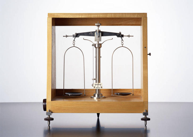 无人,横图,室内,特写,白天,白色背景,正面,实验,仪器,静物,金属制品,阴影,研究,反射,分析,化学,测试,金属,影子,一个,平衡,摄影,影棚,单个,衡量,计量,试验耗材,实验用品,托盘天平,秤,天平称,天平秤,彩图,影棚拍摄,拍摄