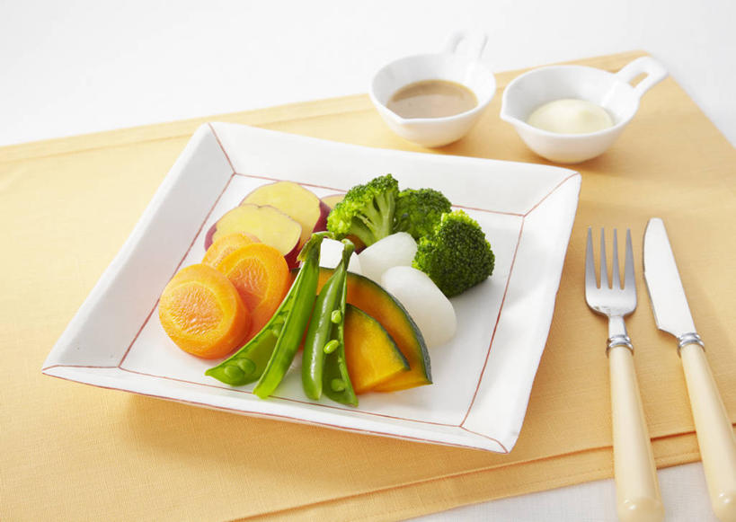 无人,横图,俯视,室内,特写,白天,白色背景,植物,豆,红薯,萝卜,胡萝卜,白萝卜,蔬菜,杯子,餐具,一堆,许多,堆叠,堆积,新鲜,叉子,瓷器,刀叉,刀子,碟子,盘,豆类,豆子,花菜,花椰菜,西兰花,豌豆,生食,蔬菜沙拉,沙拉,食品,咖啡杯,陶瓷制品,很多,色拉,沙律,荷兰豆,食物,盘子,垫子,碟,摄影,有机食品,绿色食品,影棚,色拉酱,堆,椰菜花,餐刀,千岛酱,瓷杯,雪豆,餐叉,豆科,寒豆,毕豆,麻累,国豆,小寒豆,麦豌豆,赤花蔓豆,红花菜豆,看花豆,甘蓝花,进餐用具,山芋,莱菔,红萝卜,甘荀,甘薯,番薯,地瓜,彩图,高角度拍摄,影棚拍摄,拍摄