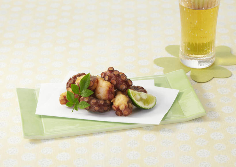 果汁,无人,横图,俯视,室内,特写,白天,烹饪,桌面,桌子,杯子,餐具,水果,切开,新鲜,木制,布料,碟子,盘,生食,日本料理,料理,食品,果实,杯垫,饮品,布纹,菜肴,美食,玻璃制品,桌布,食物,饮料,一个,盘子,餐巾,木制品,水杯,垫子,碟,台布,日式料理,切,日式,摄影,佳肴,有机食品,绿色食品,影棚,单个,带鱼,可口,剖面,切面,酸橙,代代,牙带鱼,适口,玻璃杯,橙子,橙,彩图,高角度拍摄,影棚拍摄,拍摄