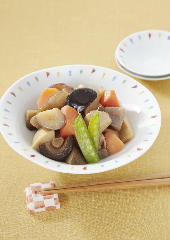 无人,竖图,俯视,室内,特写,白天,烹饪,植物,筷子,桌面,桌子,萝卜,胡萝卜,蔬菜,餐具,一堆,许多,堆叠,堆积,黄色背景,新鲜,木制,碟子,盘,豆类,豆子,菌菇,香菇,芋头,豌豆,日本料理,料理,食品,筷架,很多,菌类,筷枕,文化,传统,荷兰豆,菜肴,美食,食物,盘子,木制品,碟,日式料理,日式,毛芋,毛芋头,食用菌,芋奶,摄影,佳肴,有机食品,绿色食品,影棚,堆,礼节,筷子架,礼仪,雪豆,豆科,寒豆,毕豆,麻累,国豆,小寒豆,麦豌豆,青芋,芋子,进餐用具,芋艿,红萝卜,甘荀,彩图,高角度拍摄,影棚拍摄,拍摄