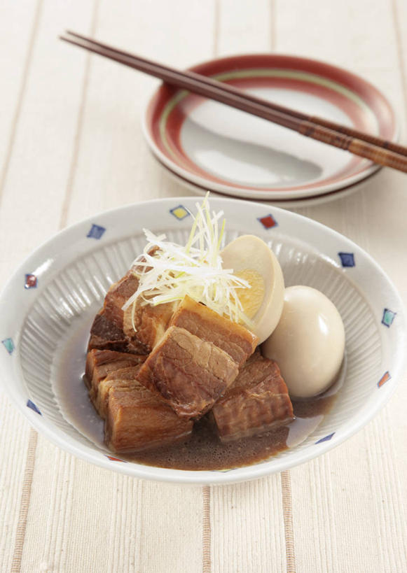 无人,竖图,俯视,室内,特写,白天,烹饪,餐桌,筷子,桌子,餐具,一堆,切开,堆叠,堆积,碟子,盘,陶瓷,蛋,鸡蛋,肉,日本料理,料理,食品,水煮蛋,陶瓷制品,文化,传统,菜肴,美食,肉类,食物,盘子,容器,碟,碗,日式料理,切,日式,佳肴,餐台,储藏,堆,礼节,储存,礼仪,剖面,肉食,切面,草鸡蛋,卵,白煮蛋,进餐用具,彩图,高角度拍摄,贮存