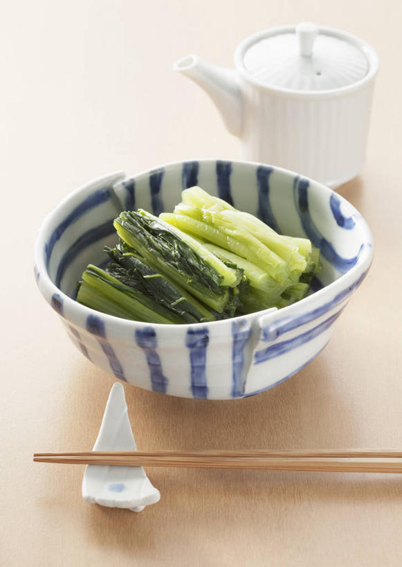 无人,竖图,俯视,室内,特写,白天,餐桌,筷子,桌子,黄瓜,蔬菜,餐具,一堆,切开,堆叠,堆积,新鲜,陶瓷,食品,筷架,陶瓷制品,筷枕,文化,传统,食物,腌制,一个,容器,碗,切,有机食品,绿色食品,单个,餐台,储藏,堆,礼节,筷子架,储存,礼仪,剖面,酸黄瓜,腌渍,切面,进餐用具,青瓜,胡瓜,彩图,高角度拍摄,清脆,爽口,贮存