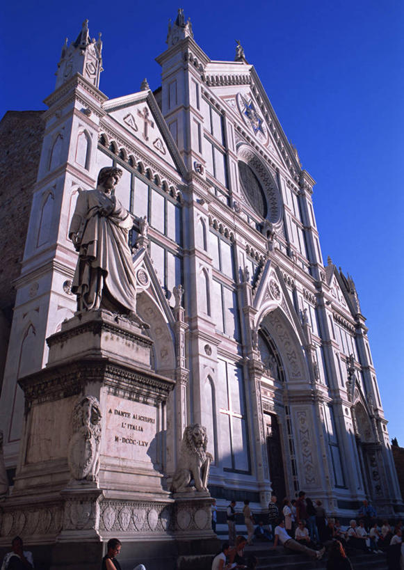 无人,教堂,竖图,室外,白天,仰视,旅游,度假,标志建筑,地标,建筑,雕塑,意大利,佛罗伦萨,欧洲,阴影,节日,艺术,装饰,光线,雕刻,雕像,影子,文化,娱乐,建设,蓝色,蓝天,天空,阳光,工艺品,天,祈祷,享受,休闲,健康,旅游胜地,放松,许愿,宗教,信仰,晴朗,纪念,祈求,美术,托斯卡纳,南欧,主题,陈列,信念,万里无云,意大利共和国,首府,圣十字教堂,功能,美学,百花之城,翡冷翠,托斯卡纳大区,平安,晴空,晴空万里,彩图,低角度拍摄,大教堂,礼拜堂