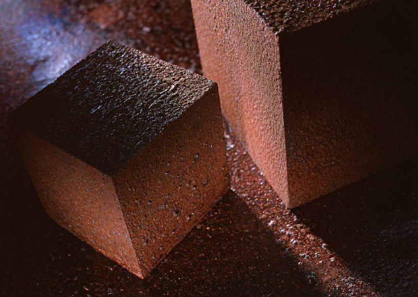 无人,横图,俯视,室内,特写,白天,静物,两块,阴影,生锈,反射,方块,图形,影子,褐色,腐蚀,侵蚀,腐化,锈迹斑斑,彩图,高角度拍摄