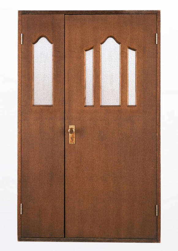 无人,竖图,室内,特写,白天,白色背景,正面,窗户,门,静物,金属制品,关闭,丰富,金属,木制,雕刻,褐色,玻璃窗,一个,把手,门把手,木制品,门框,成熟,摄影,影棚,单个,门把,封闭,一扇,雕镂,雕琢,镌刻,谦让,随和,拉手,彩图,影棚拍摄,拍摄