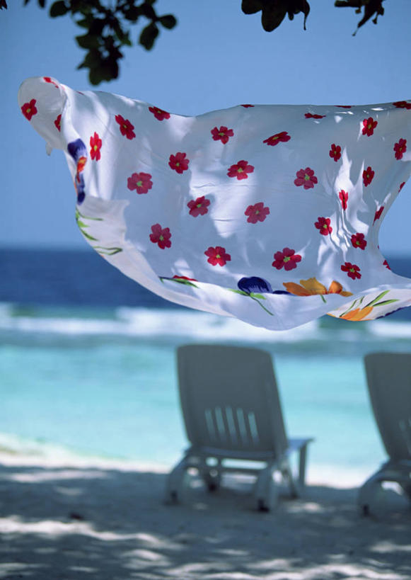 无人,竖图,室外,白天,正面,旅游,度假,海浪,海洋,美景,沙滩,椅子,马尔代夫,亚洲,阴影,光线,纺织物,沙子,影子,躺椅,海岸,景观,浪花,沙地,两把,娱乐,蓝色,蓝天,天空,阳光,自然,海水,毛巾,天,清洁,享受,休闲,景色,放松,晴朗,保暖,沙滩椅,自然风光,南亚,海景,透气,防水,万里无云,马尔代夫共和国,储水,耐磨,吸水,大海,风浪,海,海水的波动,海滩,近岸浪,涌浪,晴空,晴空万里,彩图,海滩巾