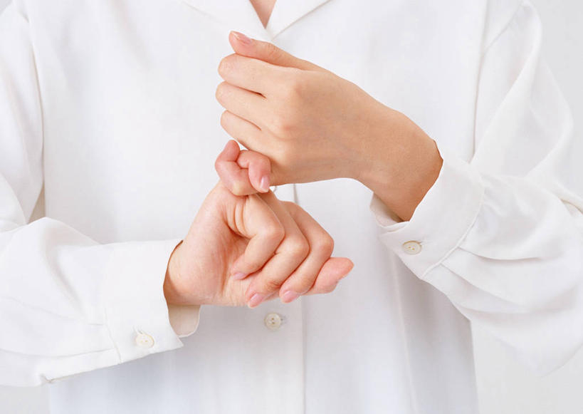 东方人,手,小指,一个人,横图,室内,特写,白天,正面,衬衫,亚洲,双手,仅一个年轻女性,仅一个女性,仅一个人,握,阴影,反射,拉钩,影子,黄种人,拉勾,手势,手部,手指,搭,手语,握着,摄影,影棚,誓言,搭着,诺言,许诺,约定,打勾勾,哑语,语言,交流,年轻女性,女人,女性,亚洲人,沟通,半身,彩图,影棚拍摄,衬衣,拍摄