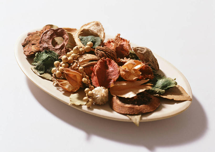 无人,横图,俯视,室内,特写,白天,白色背景,餐具,一堆,许多,阴影,堆叠,堆积,反射,碟子,盘,影子,盘子,精油,香薰,碟,放松,芳香疗法,摄影,影棚,堆,舒心,舒缓,香薰精油,养颜,减压,香薰疗法,植物精油,彩图,高角度拍摄,影棚拍摄,拍摄