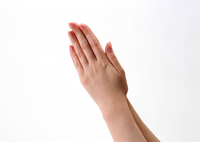 东方人,一个人,横图,室内,特写,白天,白色背景,侧面,亚洲,仅一个年轻女性,仅一个女性,仅一个人,祝福,黄种人,虔诚,祈祷,双手合十,摄影,影棚,感谢,合掌,合十礼,合掌礼,合十,莲华合掌,感恩,年轻女性,女人,女性,亚洲人,半身,彩图,影棚拍摄,拍摄