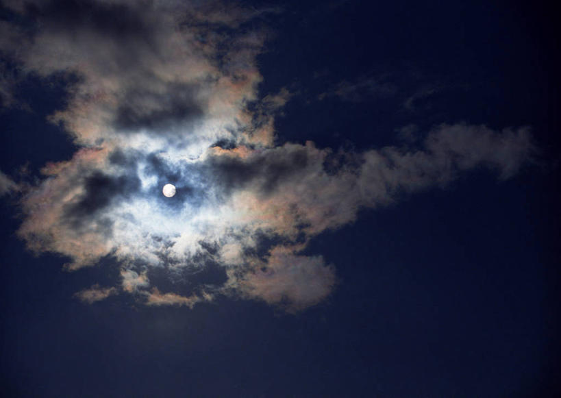 无人,横图,室外,特写,白天,仰视,旅游,度假,光晕,美景,阴影,光线,圆形,影子,景观,云,云朵,云彩,娱乐,蓝色,白云,蓝天,天空,阳光,自然,天,享受,休闲,景色,放松,晴朗,气象,环形,自然风光,日晕,太阳光晕,晴空,彩图,低角度拍摄