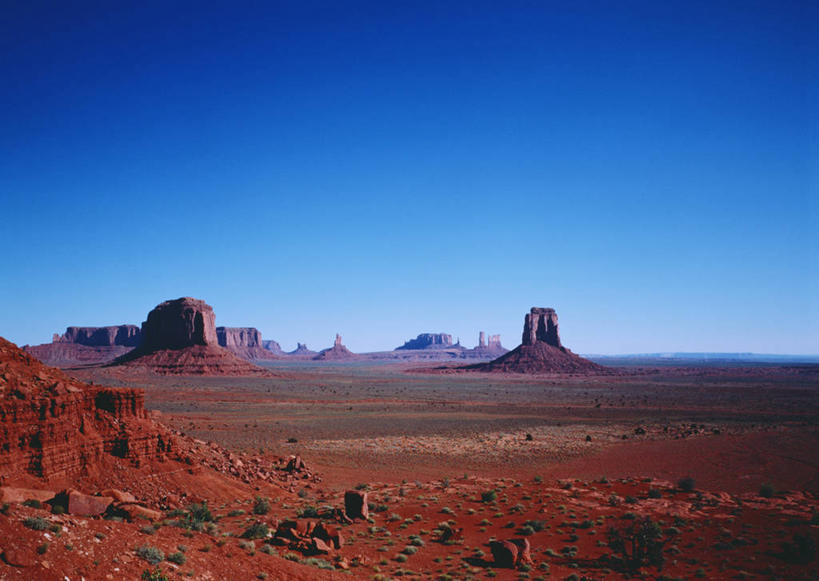 无人,横图,室外,白天,正面,旅游,度假,石头,美景,沙漠,山,山脉,美国,阴影,光线,石子,影子,景观,山峰,山峦,娱乐,蓝色,蓝天,天空,阳光,自然,群山,天,享受,休闲,景色,放松,晴朗,亚利桑那,北美,北美洲,自然风光,美洲,亚利桑那州,万里无云,纪念碑山谷,纪念碑谷,纪念碑山谷公园,纪念谷,大峡谷之州,北亚美利加洲,亚美利加洲,纪念碑谷纳瓦霍部落公园,大漠,砂漠,石块,岩石,晴空,晴空万里,彩图