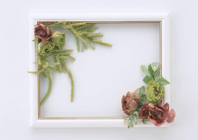 无人,横图,俯视,室内,特写,白天,白色背景,叶子,相框,装饰,环绕,盛开,围绕,木制,图形,绿叶,长方形,几何,花蕾,环抱,花,花瓣,花朵,鲜花,一个,木制品,花苞,花蕊,嫩叶,摄影,影棚,单个,华丽,修饰,桔梗花,僧冠帽,草原龙胆,点缀,矩形,数学,感动,六角荷,永恒,梗草,衬托,美观,雅致,雅观,洋桔梗,萦绕,叶,叶片,彩图,高角度拍摄,影棚拍摄,拍摄,几何图形,平面图形