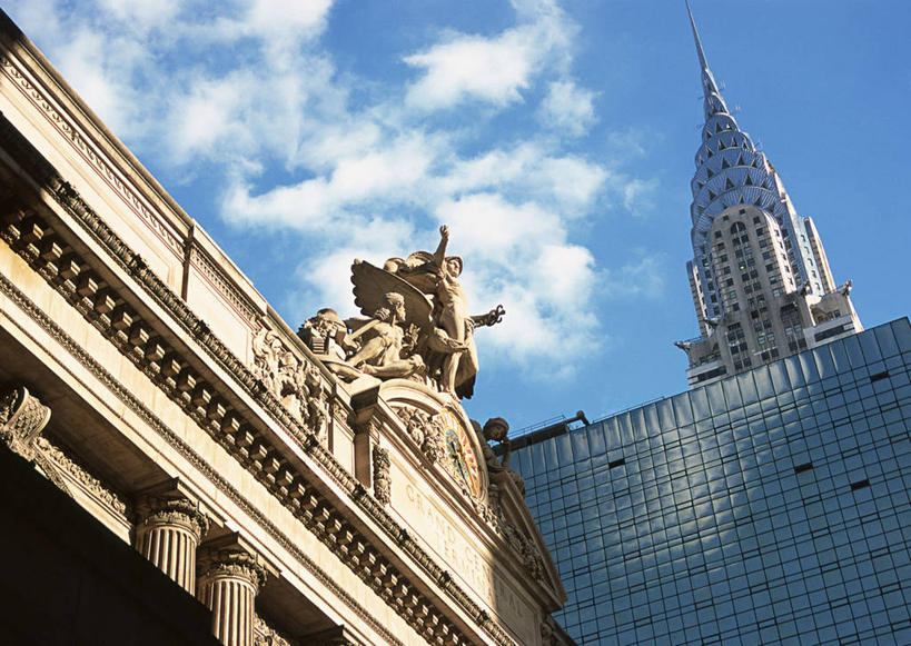 无人,高楼大厦,横图,室外,白天,正面,旅游,度假,标志建筑,城市,大厦,地标,建筑,摩天大楼,雕塑,纽约,美国,阴影,艺术,装饰,光线,雕刻,雕像,影子,云,云朵,建筑群,曼哈顿,云彩,娱乐,建设,中央车站,蓝色,白云,蓝天,天空,阳光,工艺品,天,享受,休闲,旅游胜地,放松,晴朗,纪念,美术,北美,北美洲,主题,美洲,陈列,克莱斯勒大厦,纽约州,帝国之州,帝国州,克莱斯勒大楼,功能,美学,北亚美利加洲,亚美利加洲,斯勒大厦,大广场车站,大中央车站,大中央火车总站,晴空,彩图,大楼,高层建筑,高楼,摩天楼,曼哈顿岛