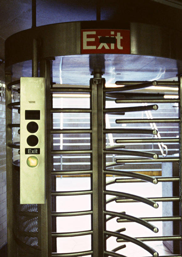 无人,竖图,室外,白天,正面,度假,美景,门,城市风光,城市,指示牌,纽约,美国,英文,标志,文字,字符,字母,景观,娱乐,标识,门框,享受,休闲,景色,放松,旋转门,英文字母,北美,北美洲,美洲,纽约州,帝国之州,帝国州,北亚美利加洲,亚美利加洲,彩图