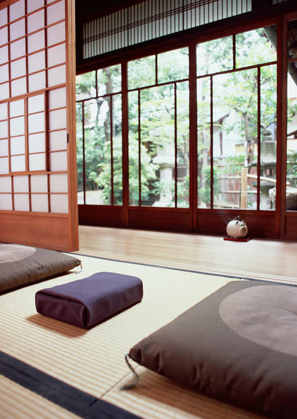 无人,家,竖图,室内,白天,正面,植物,房间,家具,门,拉门,花纹,日本文化,布,图案,屋子,和室,塌塌米,榻榻米,古典,布纹,文化,移门,楼房,住宅,蒲团,树,树木,绿色,自然,日式,生长,成长,布匹,障子,纸门,风吕敷,包袱布,叠席,蒲墩,圆座,彩图,房子,传统文化