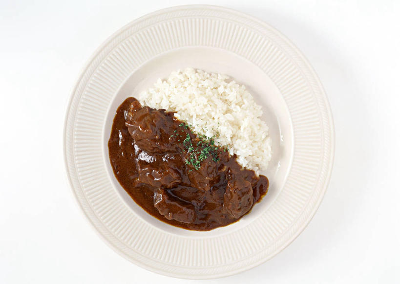 米饭,无人,横图,俯视,室内,特写,白天,白色背景,烹饪,中餐,桌面,桌子,餐具,阴影,反射,木制,碟子,盘,影子,红烧,肉,牛肉,料理,食品,饭,菜肴,美食,肉类,食物,一个,盘子,木制品,碟,中式,摄影,佳肴,影棚,单个,五谷,肉食,红烧菜,彩图,高角度拍摄,影棚拍摄,拍摄,红烧牛肉