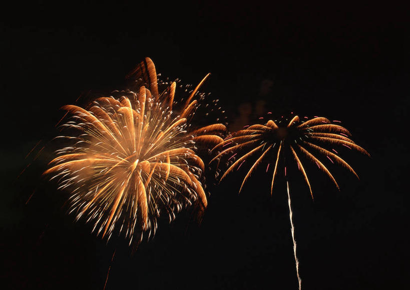 无人,横图,彩色,室外,特写,夜晚,仰视,热情,烟火,火,阴影,飞溅,黑色背景,节日,庆祝,溅,光线,火苗,火焰,影子,辉煌,燃烧,文化,焰火,点燃,庆典,灿烂,橙色,纪念,五颜六色,庆贺,色彩斑斓,火光,喷洒,祝贺,礼花,五彩缤纷,花炮,礼花炮,五彩斑斓,绚烂,光耀,五光十色,烟花,彩图,低角度拍摄