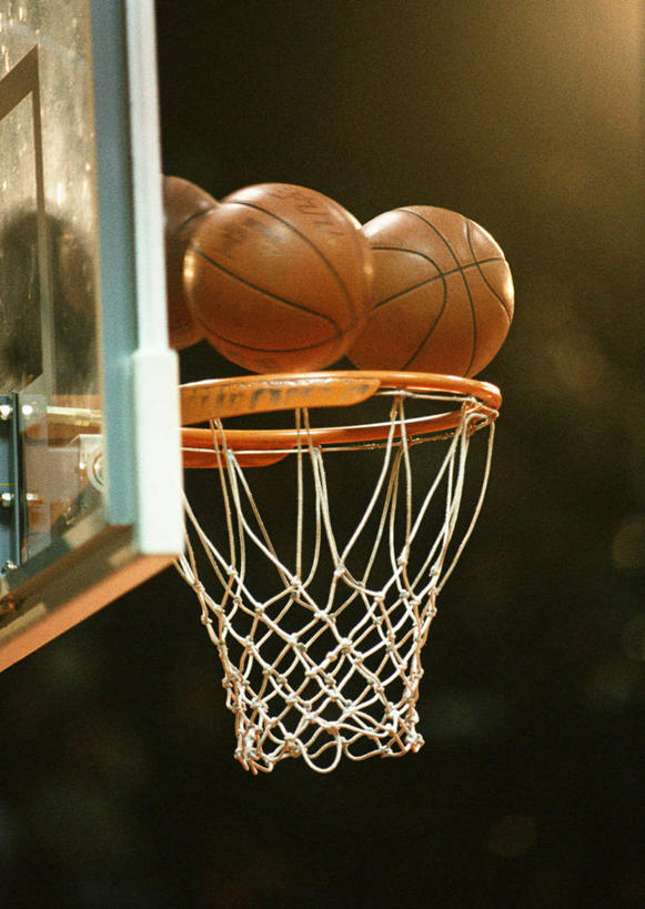 无人,体育馆,运动场,竖图,室内,特写,白天,仰视,篮球,阴影,反射,篮球框,影子,篮球场,球场,篮球装备,旋转,运动器械,场地,体育场,三个,健身器械,篮球网,健身器材,篮球运动,篮球板,运动馆,彩图,低角度拍摄,篮球场地,运动器材