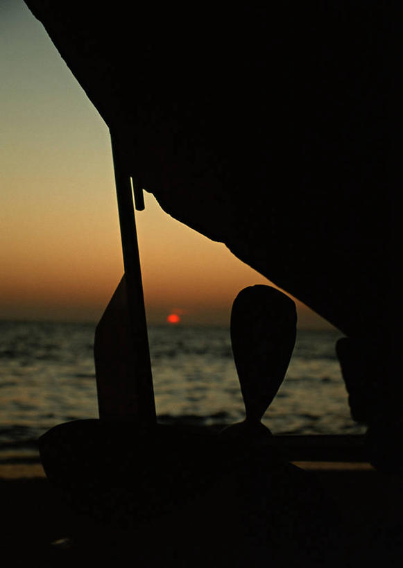 无人,竖图,室外,白天,正面,旅游,度假,海浪,海洋,美景,日落,沙滩,太阳,轮船,船,日本,亚洲,停靠,朦胧,模糊,沙子,海岸,景观,浪花,晚霞,霞光,落日,沙地,背光,娱乐,冲绳,自然,海水,黄昏,交通工具,享受,休闲,景色,彩霞,放松,冲绳县,停泊,自然风光,载具,逆光,海景,东亚,琉球群岛,日本国,九州地方,夕照,薄暮,冲绳群岛,大海,风浪,海,海水的波动,海滩,近岸浪,涌浪,夕阳,彩图,傍晚,斜阳