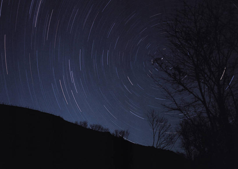 无人,横图,室外,夜晚,长时间曝光,仰视,旅游,度假,美景,山,山脉,星空,植物,夜景,景观,山峰,枝条,山峦,背光,娱乐,树,树木,树枝,自然,群山,享受,休闲,景色,放松,北斗七星,自然风光,逆光,曝光,虬枝,枝杈,星夜,夜空,彩图,低角度拍摄,北斗,开阳,天玑,天权,天枢,天璇,摇光,玉衡,指极星