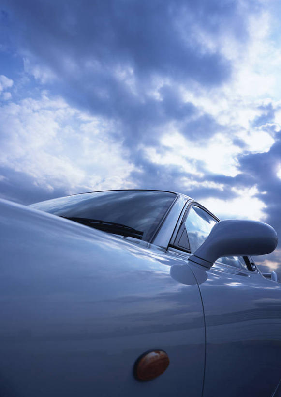 无人,竖图,室外,白天,仰视,安全,窗户,镜子,汽车,一辆,阴影,反射,光线,影子,云,云朵,云彩,玻璃窗,车,蓝色,白云,蓝天,天空,阳光,车窗,交通工具,轿车,天,后视镜,晴朗,镜像,生命,镜面,载具,光学,侧视镜,晴空,彩图,低角度拍摄