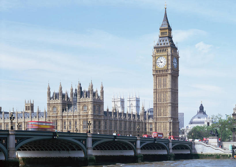 无人,横图,室外,白天,正面,旅游,度假,河流,石头,水,植物,标志建筑,地标,建筑,英国,欧洲,伦敦,阴影,时间,光线,石子,时钟,影子,河水,水流,云,云朵,钟楼,桥,首都,计时,云彩,娱乐,建设,石桥,大本钟,大笨钟,威斯敏斯特宫,国会大厦,拱桥,栈桥,树,树木,蓝色,绿色,白云,蓝天,天空,阳光,自然,钟表,天,享受,休闲,表,旅游胜地,放松,拱形,生长,晴朗,成长,人行桥,石拱桥,西欧,大不列颠,威斯敏斯特市,国会大楼,大不列颠及北爱尔兰联合王国,英国议会大厦,议会大厦,议会大楼,首都大厦,州议会大厦,州政府,州会议厅,塔钟,大不列颠联合王国,日不落英帝国,雾都,威斯敏斯特跨河大桥,西敏寺大桥,威斯敏斯特宫报时钟,伊丽莎白塔,钟,石块,晴空,彩图