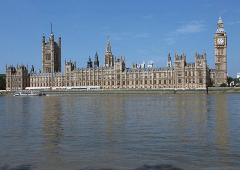 无人,横图,室外,白天,正面,旅游,度假,河流,水,标志建筑,地标,建筑,英国,欧洲,伦敦,阴影,波纹,时间,光线,时钟,影子,河水,水流,云,云朵,钟楼,涟漪,首都,计时,云彩,娱乐,建设,大本钟,大笨钟,威斯敏斯特宫,国会大厦,蓝色,白云,倒影,蓝天,水纹,天空,阳光,钟表,波浪,天,享受,休闲,表,旅游胜地,放松,晴朗,倒映,西欧,大不列颠,国会大楼,大不列颠及北爱尔兰联合王国,英国议会大厦,水晕,议会大厦,议会大楼,首都大厦,州议会大厦,州政府,州会议厅,塔钟,大不列颠联合王国,日不落英帝国,雾都,反照,威斯敏斯特宫报时钟,伊丽莎白塔,钟,晴空,彩图