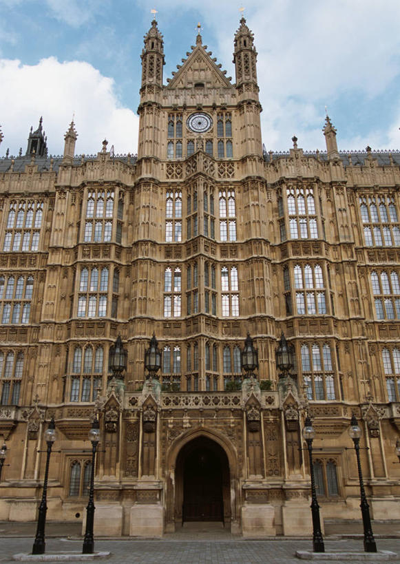 无人,竖图,室外,白天,仰视,旅游,度假,标志建筑,地标,建筑,路灯,照明,英国,欧洲,伦敦,阴影,光线,影子,云,云朵,灯光,首都,云彩,娱乐,建设,威斯敏斯特宫,国会大厦,灯,蓝色,白云,蓝天,天空,阳光,天,享受,休闲,旅游胜地,放松,晴朗,照亮,照明设备,西欧,大不列颠,威斯敏斯特市,国会大楼,大不列颠及北爱尔兰联合王国,英国议会大厦,议会大厦,议会大楼,首都大厦,州议会大厦,州政府,州会议厅,大不列颠联合王国,日不落英帝国,雾都,晴空,彩图,低角度拍摄