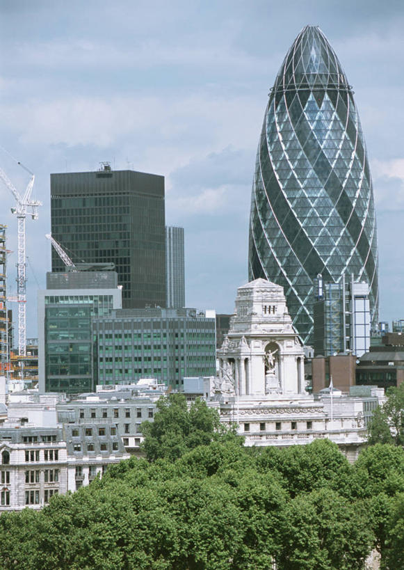 无人,高楼大厦,竖图,室外,白天,正面,旅游,度假,植物,标志建筑,大厦,地标,建筑,摩天大楼,英国,欧洲,伦敦,阴影,光线,影子,云,云朵,首都,云彩,娱乐,建设,树,树木,蓝色,绿色,白云,蓝天,天空,阳光,自然,天,享受,休闲,旅游胜地,放松,生长,晴朗,成长,西欧,大不列颠,大不列颠及北爱尔兰联合王国,大不列颠联合王国,日不落英帝国,雾都,瑞士再保险塔,晴空,彩图,大楼,高层建筑,高楼,摩天楼