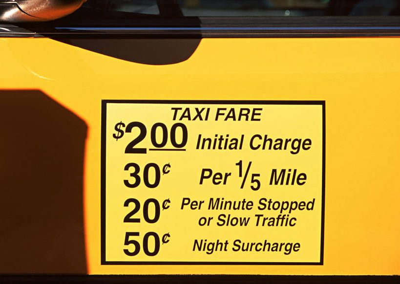 无人,横图,室外,特写,白天,正面,出租车,汽车,一辆,阴影,光线,英文,标志,数字,文字,影子,字符,字母,标识,车,黄色,阳光,交通工具,轿车,阿拉伯数字,英文字母,载具,的士,计程车,彩图