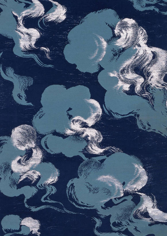 无人,竖图,室内,白天,正面,刺绣,花纹,艺术,装饰,手工艺品,云,云朵,云彩,文化,祥云,蓝色,白色,白云,工艺品,华丽,修饰,苏绣,吉祥,点缀,高雅,斑纹,吉利,自信心,品位,衬托,美观,雅致,雅观,祥瑞,彩图,女红,针绣,针黹,黹