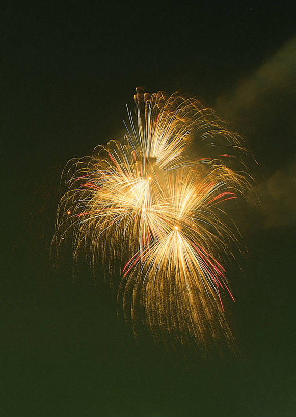 无人,竖图,室外,夜晚,正面,烟火,飞溅,黑色背景,溅,焰火,壮丽,喷洒,礼花,烂漫,花炮,礼花炮,灿艳,绮丽,绚丽,烟花,彩图