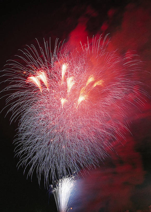 无人,竖图,室外,夜晚,正面,烟火,飞溅,黑色背景,溅,焰火,壮丽,喷洒,礼花,烂漫,花炮,礼花炮,灿艳,绮丽,绚丽,烟花,彩图