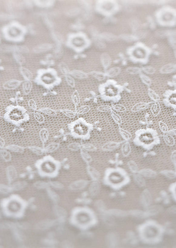 无人,竖图,室内,特写,白天,正面,静物,一块,花纹,装饰,纹路,布,图案,纹理,花边,布纹,白色,华丽,修饰,布匹,点缀,卫生,纯真,肌理,衬托,美观,雅致,雅观,抽纱,洁净,光明,恬静,中间色,朴素,清白,彩图