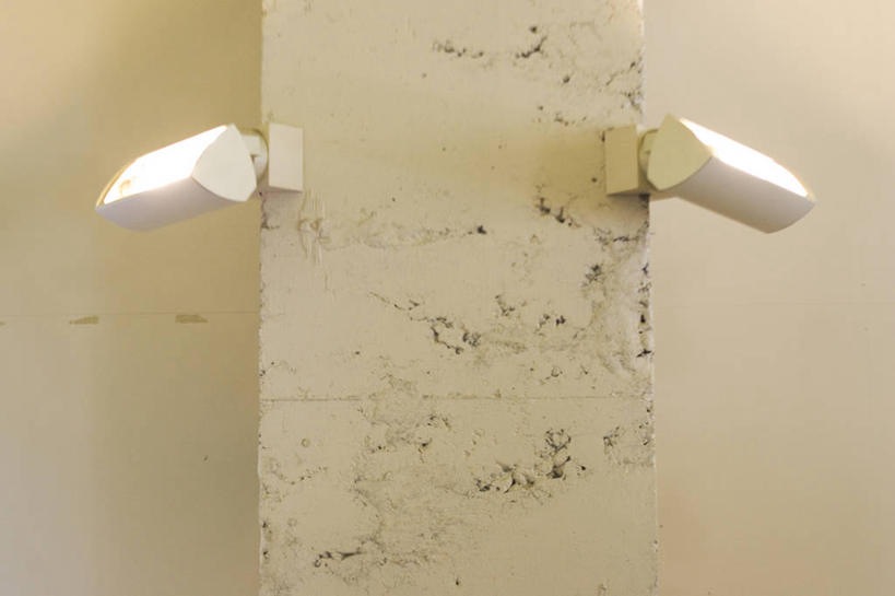 无人,办公室,横图,室内,特写,白天,正面,静物,照明,阴影,反射,壁灯,影子,墙,灯光,墙壁,墙面,灯,两个,白色,灯具,照亮,照明设备,彩图