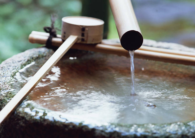 无人,横图,俯视,室外,特写,白天,纯洁,石头,美景,水,植物,竹子,飞溅,朦胧,模糊,日本文化,溅,石子,液体,勺子,庭院,池塘,景观,水池,水滴,院子,茶道,文化,水珠,树,树木,绿色,自然,调羹,汤匙,景色,生长,成长,道具,园林,茶艺,环境,高雅,喷洒,自然风光,东亚文化,礼法,修行,奉献,质朴,正直,担当,石块,岩石,竹,彩图,高角度拍摄,茶庭,露地,蹲踞,奋进,操守,四君子,岁寒三友,性坚,虚怀,虚心,茶文化,善群,卓尔