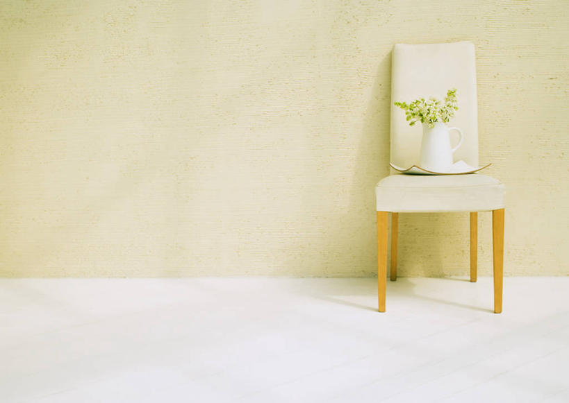 无人,横图,室内,白天,正面,花瓶,椅子,阴影,装饰,盛开,反射,影子,陶瓷,墙,陶瓷制品,花蕾,墙壁,墙面,花,花瓣,花朵,鲜花,黄色,瓶子,花苞,花蕊,华丽,修饰,点缀,光辉,衬托,美观,雅致,雅观,初恋,愁绪,愁怨,华北紫丁香,龙梢子,百结,丁香,情客,紫丁香,彩图