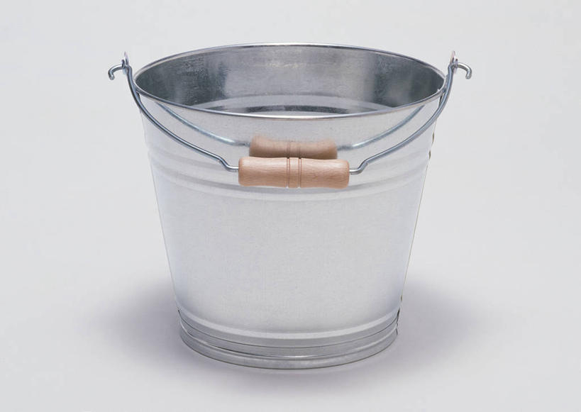 无人,横图,室内,特写,白天,白色背景,正面,静物,阴影,反射,铁桶,桶,影子,一个,容器,摄影,影棚,单个,储藏,储存,彩图,影棚拍摄,拍摄,贮存