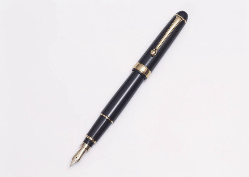 无人,横图,俯视,室内,特写,白天,白色背景,静物,阴影,反射,笔,影子,办公用品,钢笔,文具,一只,黑色,学习用品,摄影,影棚,文具用品,彩图,高角度拍摄,影棚拍摄,拍摄