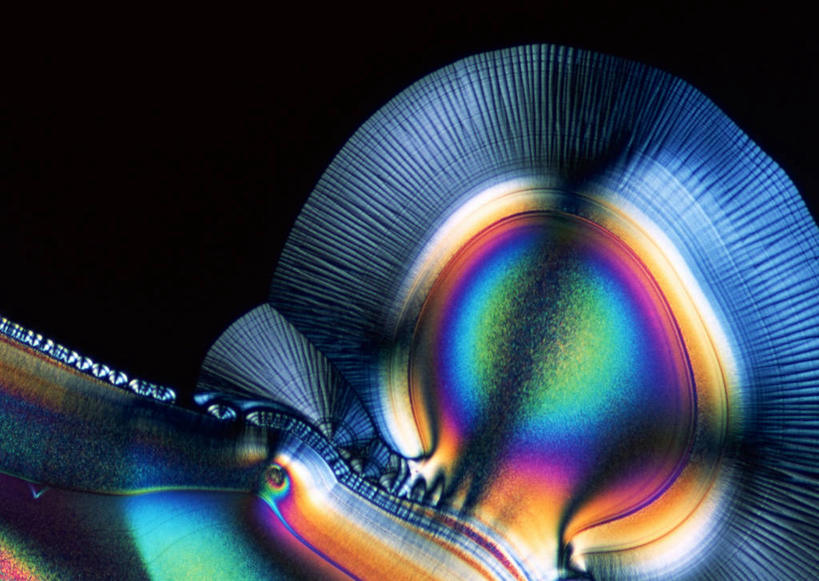 无人,横图,俯视,彩色,室内,特写,白天,仪器,许多,检查,反射,分析,光泽,科学,结晶,显微镜,水晶,光芒,很多,蓝色,黑色,观察,清晰,探索,放大,观看,五颜六色,仔细,色彩斑斓,透镜,维生素,凸透镜,聚焦,关注,五彩缤纷,维生素c,光学,清楚,五彩斑斓,五光十色,显微图片,彩图,高角度拍摄,抗坏血酸,水溶性维生素,L-抗坏血酸