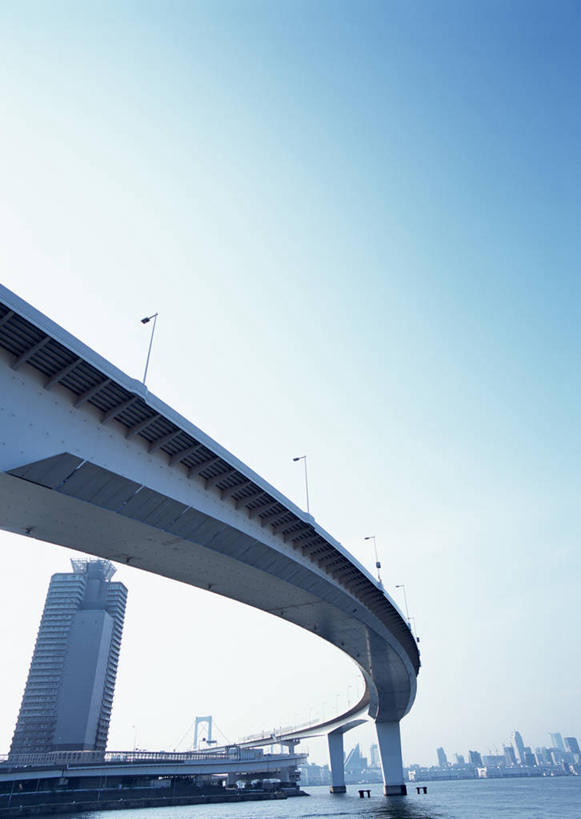 无人,竖图,室外,白天,仰视,度假,美景,城市风光,城市,大桥,道路,立交桥,路,路灯,桥梁,公路,照明,东京,日本,亚洲,一排,阴影,整齐,光线,影子,景观,高架,斜拉桥,桥,灯光,彩虹大桥,交通,娱乐,灯,排列,蓝色,蓝天,天空,阳光,天,享受,休闲,景色,放松,晴朗,照亮,照明设备,队列,高架桥,东亚,高架道路,跨线桥,本州,万里无云,关东地方,本州岛,日本国,东京都,日本彩虹大桥,晴空,晴空万里,彩图,低角度拍摄