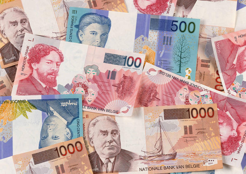 西方人,脸,头,脸颊,无人,横图,俯视,彩色,室内,特写,白天,钱,静物,欧洲,欧洲人,一堆,许多,阴影,堆叠,堆积,反射,英文,标志,钱币,数字,文字,影子,字符,字母,很多,许多人,注视,标识,观察,看,一群人,钞票,金融,纸币,摄影,阿拉伯数字,影棚,经济,观看,堆,英文字母,察看,关注,流通,纸钞,贸易,货币,现金,男人,男性,中年男性,白种人,头部,脸部,脸蛋,面部,半身,彩图,高角度拍摄,影棚拍摄,拍摄,比利时货币,比利时法郎