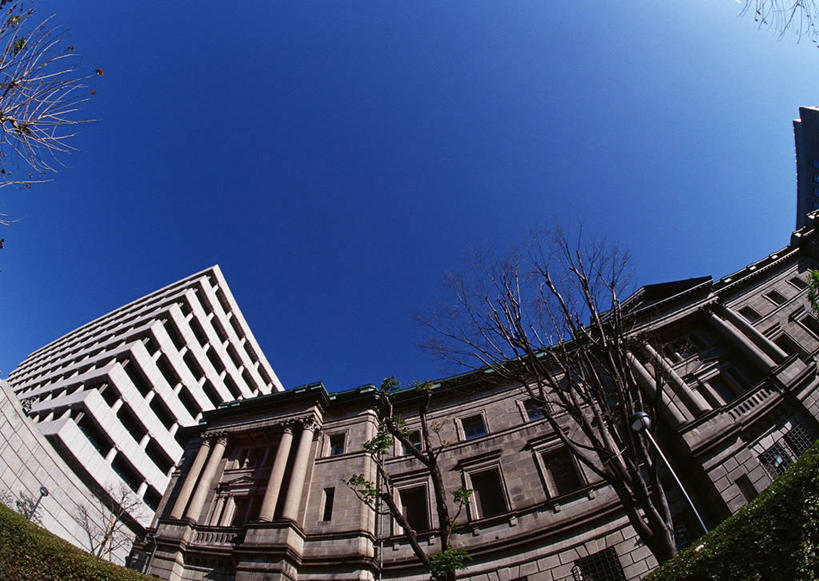 无人,家,横图,室外,白天,广角镜头,鱼眼镜头,仰视,植物,窗户,东京,日本,亚洲,一排,许多,阴影,整齐,并列,并排,光线,影子,房屋,墙,屋子,中央区,很多,楼房,玻璃窗,墙壁,墙面,住宅,树,树木,排列,蓝色,绿色,蓝天,天空,阳光,自然,天,日本银行,生长,晴朗,成长,队列,平行,东亚,本州,万里无云,关东地方,本州岛,日本国,东京都,日本桥,晴空,晴空万里,彩图,低角度拍摄,房子