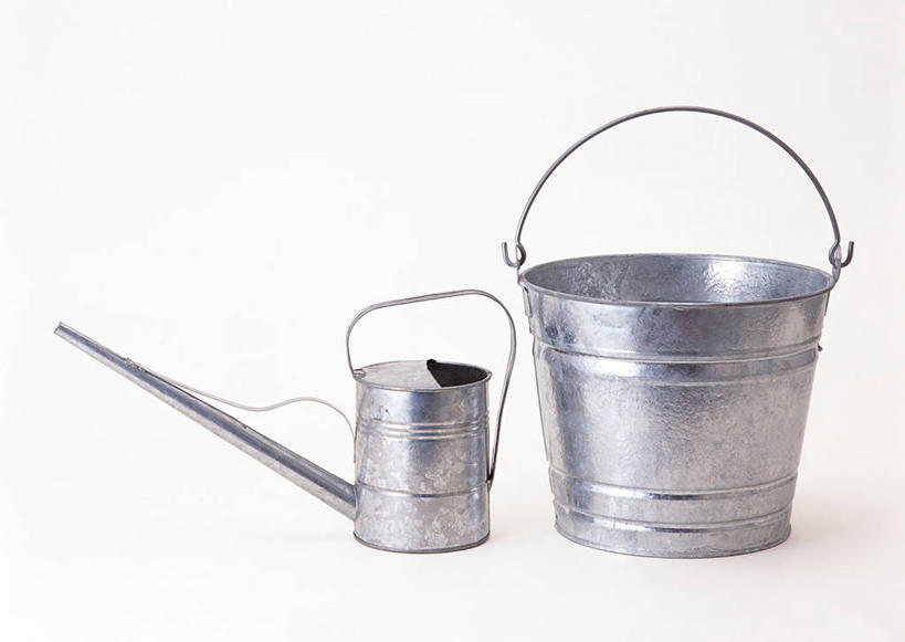 无人,横图,室内,特写,白天,白色背景,正面,静物,金属制品,金属,壶,铁桶,桶,洒水壶,水壶,两个,容器,摄影,影棚,储藏,储存,浇水壶,彩图,影棚拍摄,拍摄,贮存